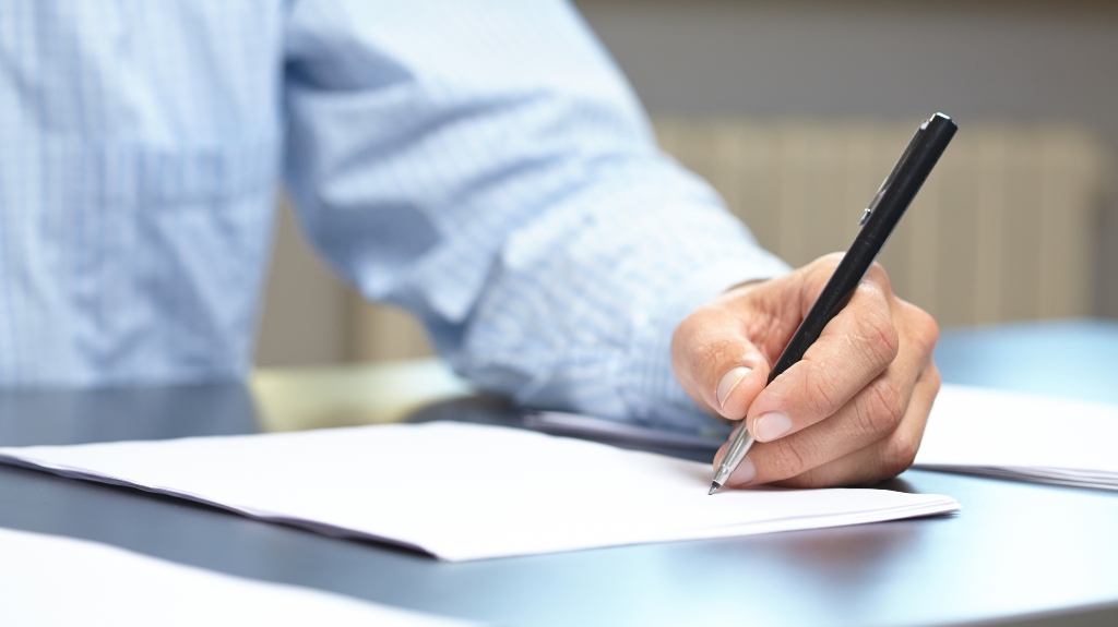 men-with-pen-and-documents_s